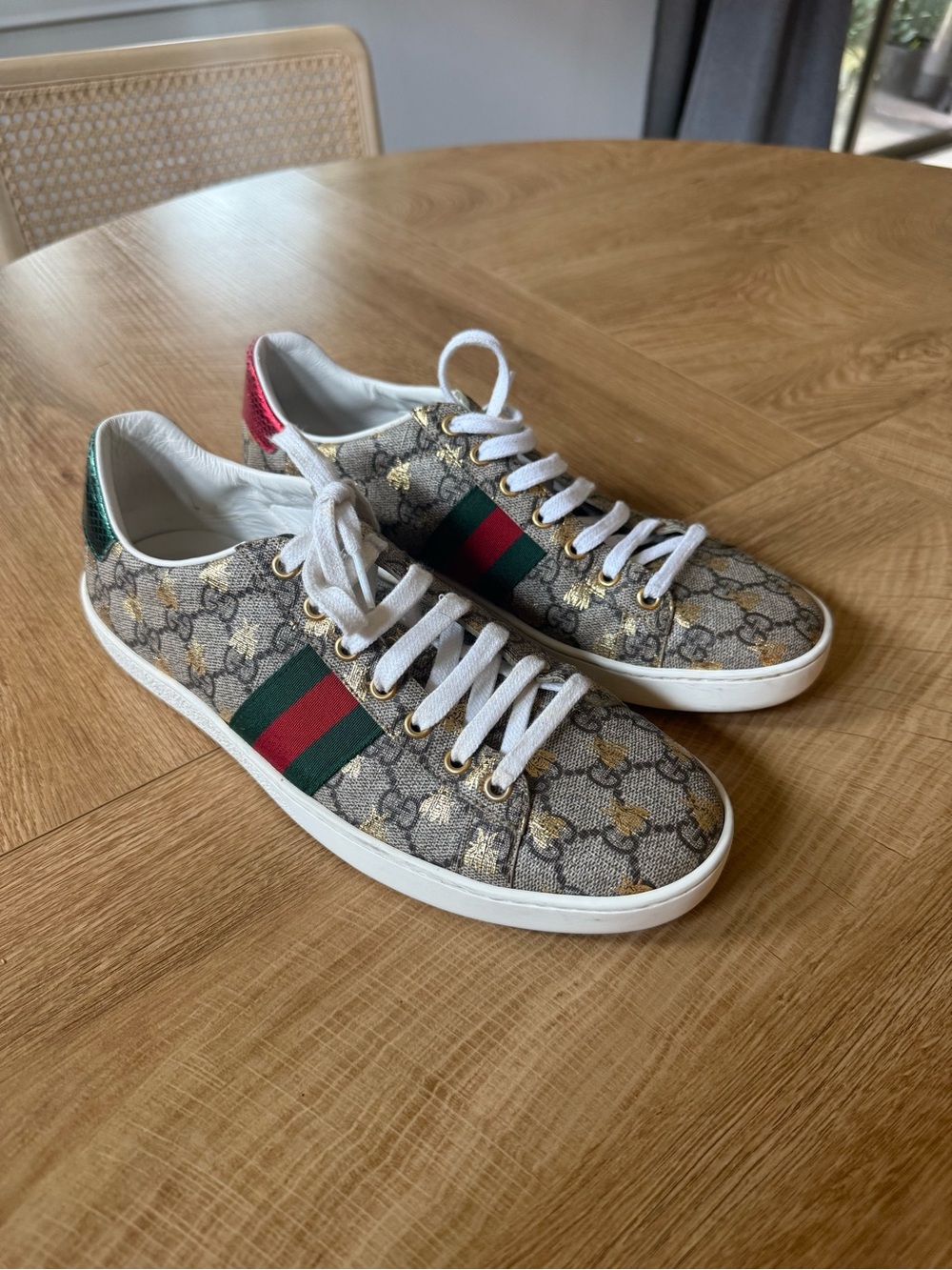 Gucci GG Supreme Low-Top Sneakers with Green and Red Web Stripe size 39.5